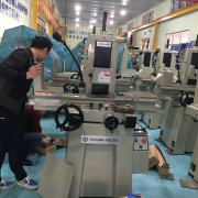 從清明節到現在我們一臺磨床還有出貨，什么原
